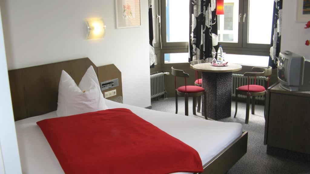 Hotel Am Schlossberg Böblingen Chambre photo